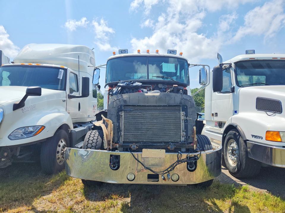 2016 Mack Cxu613 VIN 1M1AW07YXGM055606 COPART salvage auction — STRIPPED, MI - CERTIFICATE OF TITLE, sold $5,000 on 2026-10-14 (photo 5)