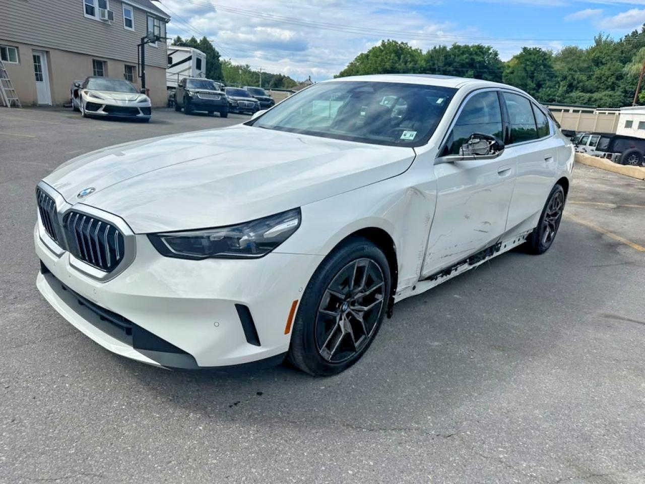 2027 BMW 5 Series VIN WBA53FJ07VCY10095 — COPART salvage auction photo