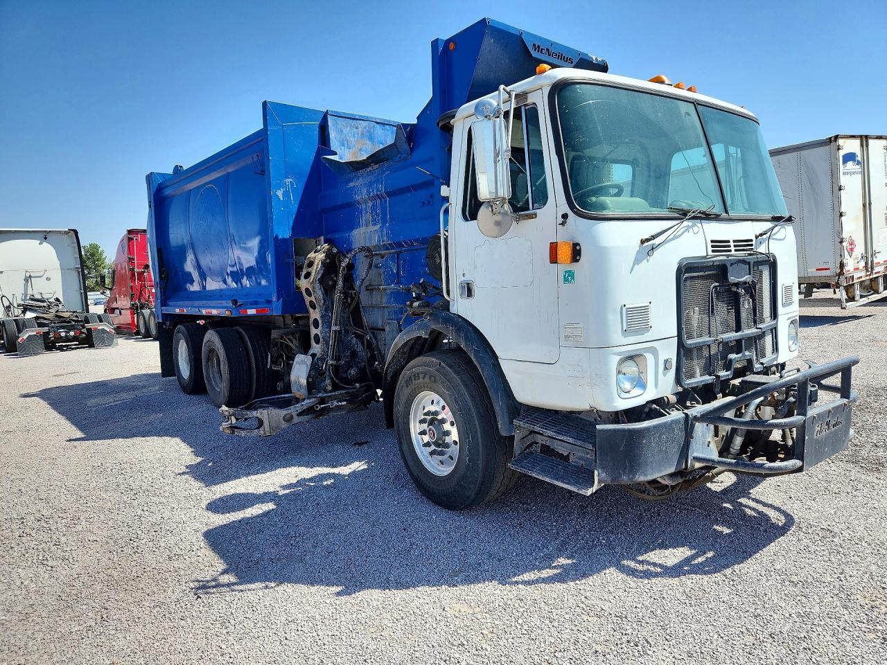2009 Autocar llc All other VIN 5VCDC6JF19H208064 COPART salvage auction — Minor Dent/Scratches, Cd - Non-Repairable, sold $1,650 on 2026-09-10 (photo 4)