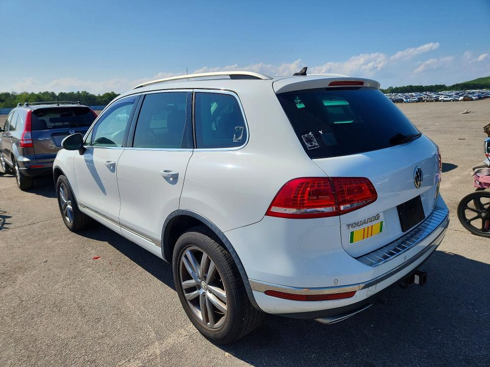 2015 Volkswagen Touareg VIN WVGEP9BP6FD007080 COPART salvage auction — MINOR DENT/SCRATCHES, NY - CERTIFICATE OF TITLE, sold $9,200 on 2026-08-26 (photo 2)
