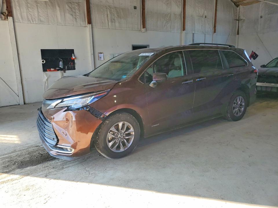 2021 Toyota Sienna VIN 5TDJRKEC8MS019794 — COPART salvage auction photo