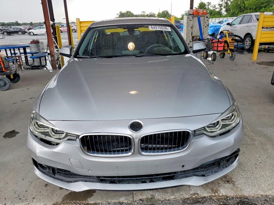 2018 BMW 3er VIN WBA8A9C56JK622861 COPART salvage auction — WATER/FLOOD, Fl - Cert Of Title-Slvg Rebld Flood, sold $975 on 2026-08-21 (photo 5)