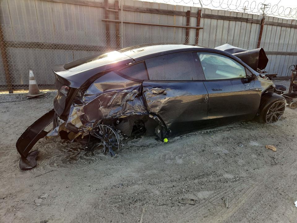2025 Tesla Model y VIN 7SAYGDED0SF315549 COPART salvage auction — FRONT END, Ca - Acq Bos - Post Sale - Salvage, sold $2,200 on 2026-08-23 (photo 3)