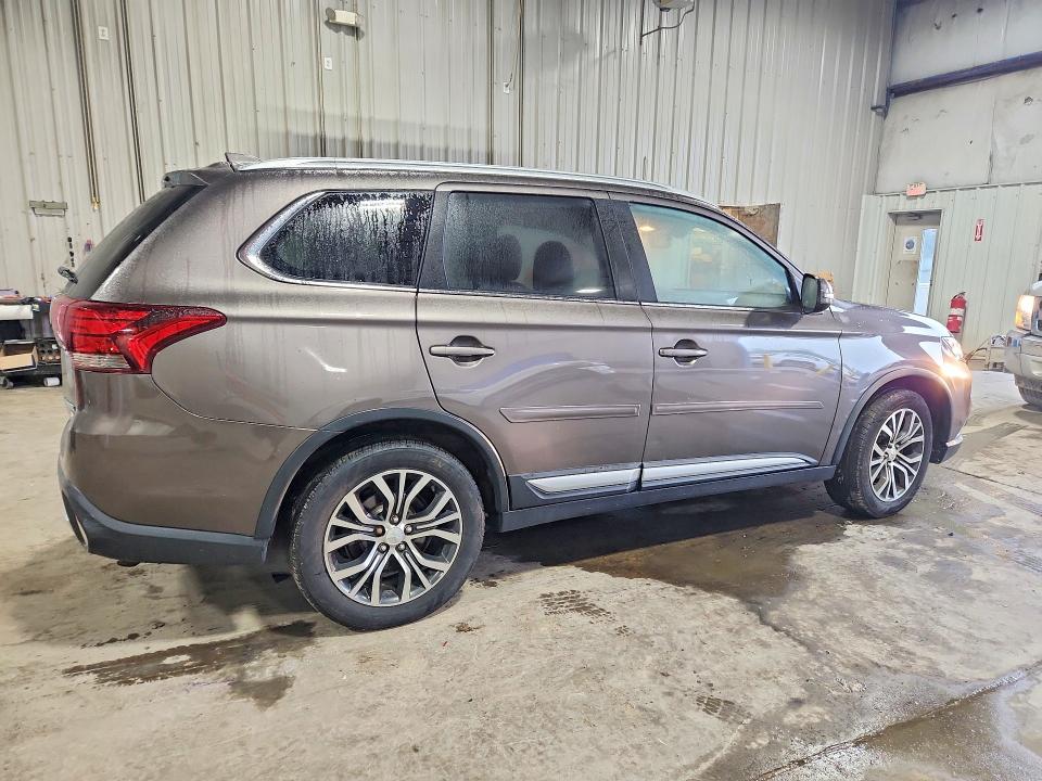 2017 Mitsubishi Outlander VIN JA4AZ3A35HZ012697 COPART salvage auction — MINOR DENT/SCRATCHES, Ny - Certificate Of Title, sold $2,500 on 2026-09-02 (photo 3)
