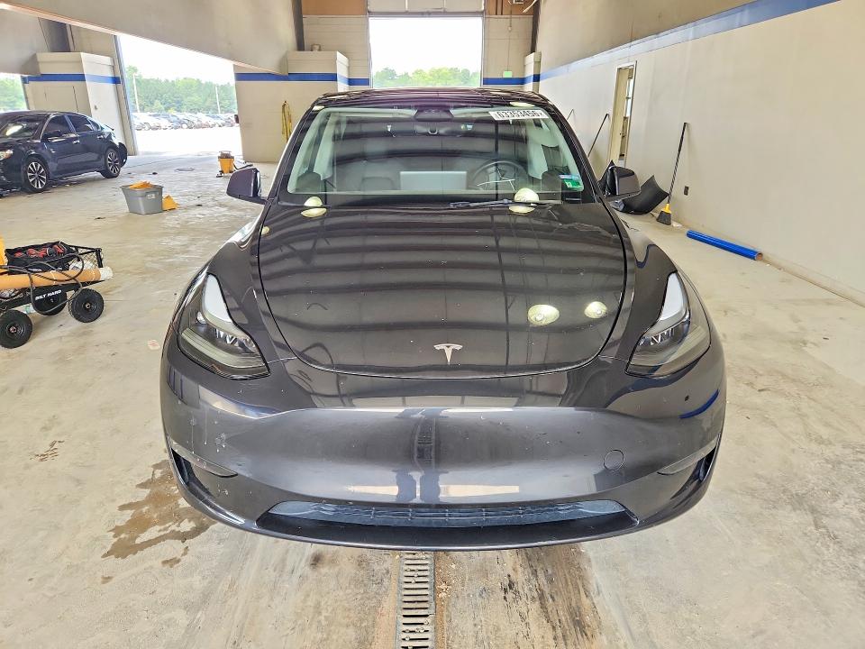 2025 Tesla Model y VIN 7SAYGDED9SF264861 COPART salvage auction — SIDE, VA, sold $14,400 on 2026-10-16 (photo 5)