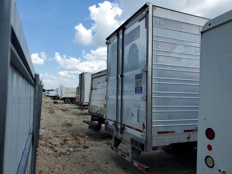 2006 Utility Vs2ra VIN 1UYVS25356U702655 COPART salvage auction — MINOR DENT/SCRATCHES, FL - CERTIFICATE OF TITLE, sold $10 on 2026-09-24 (photo 3)