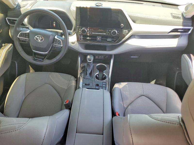 2025 Toyota Highlander VIN 5TDEBRCH7SS646691 COPART salvage auction — REAR END, Nv - Salvage Title, sold $23,600 on 2026-08-27 (photo 8)