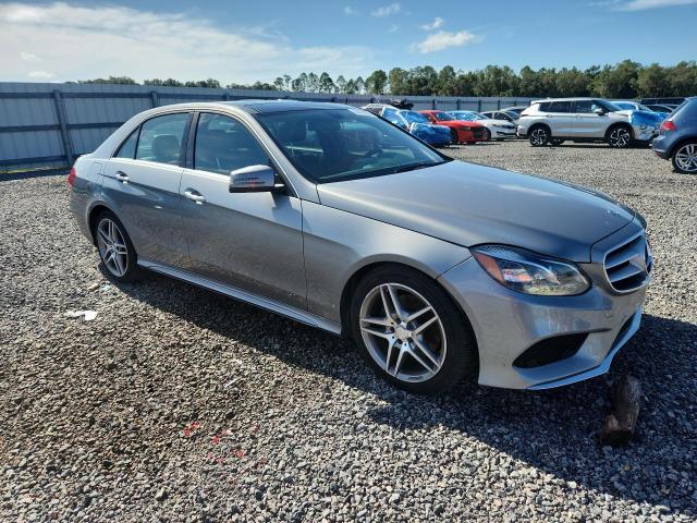 2014 Mercedes-benz E-klasse VIN WDDHF8JB3EB013911 COPART salvage auction — REAR END, Fl - Cert Of Title Slvg Rebuildable, sold $2,300 on 2026-08-14 (photo 4)
