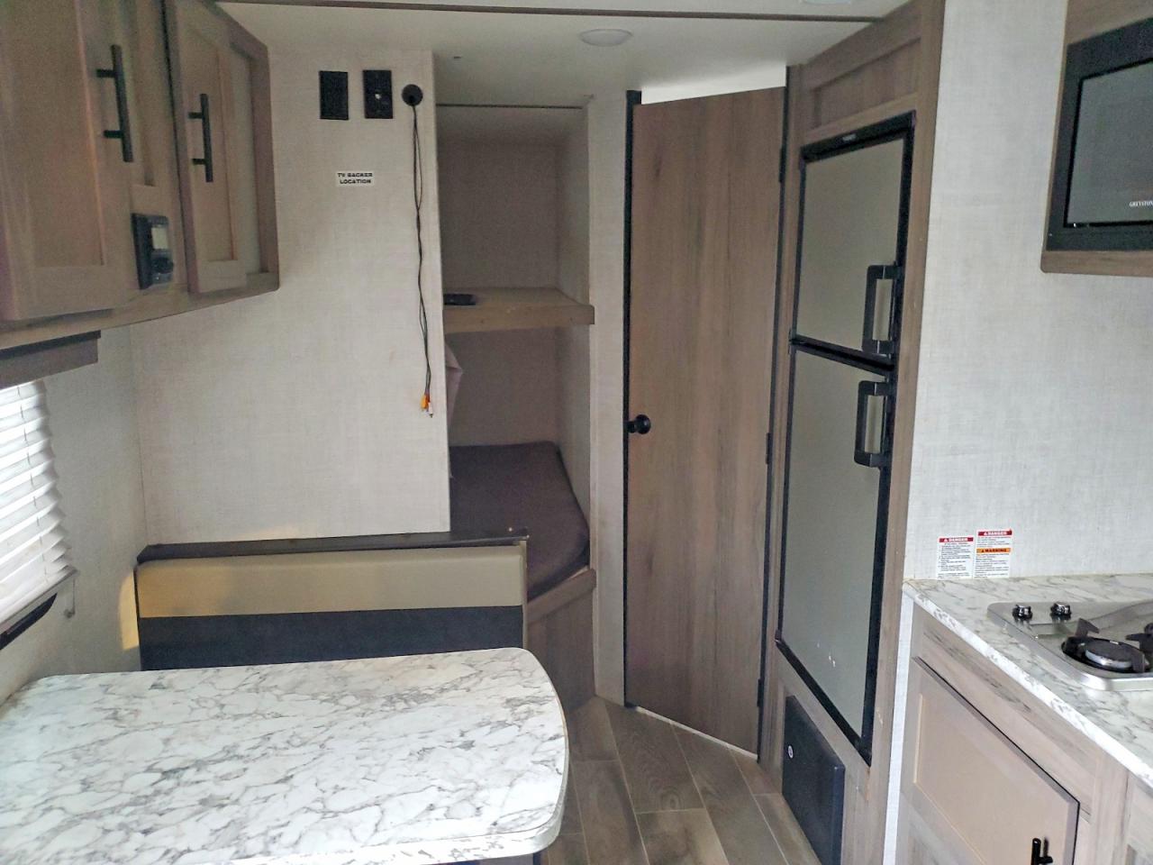 2021 Gulfstream Ameri-lite VIN 1NL1G2213M1144363 COPART salvage auction — Normal Wear, NC - CERTIFICATE OF TITLE, sold $2,250 on 2026-09-01 (photo 6)