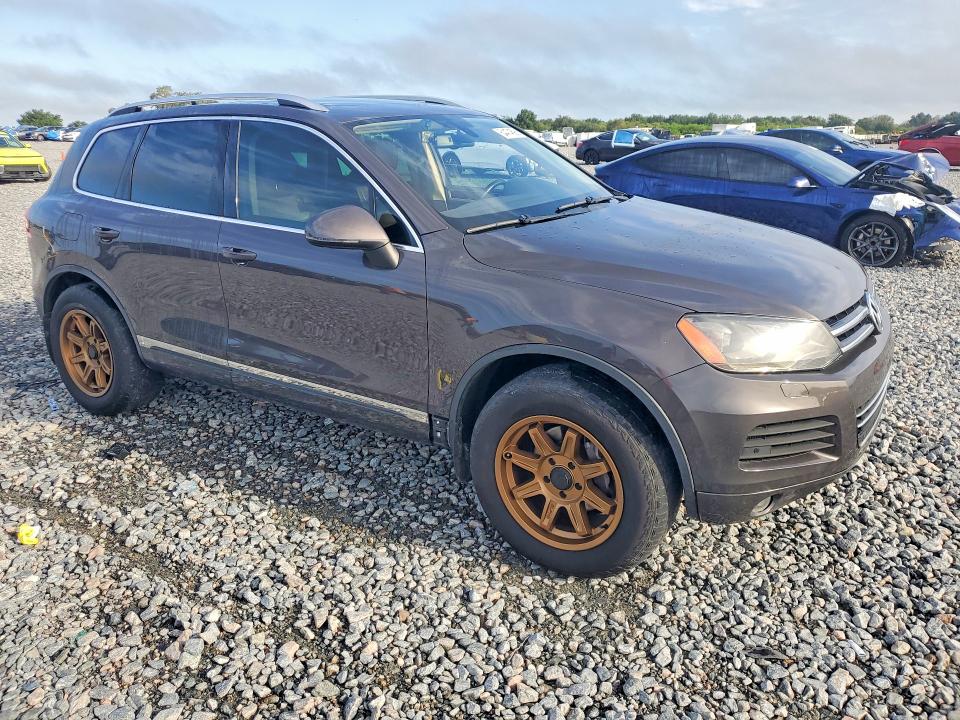 2012 Volkswagen Touareg VIN WVGFK9BP0CD005534 COPART salvage auction — NORMAL WEAR, Salvage Title, sold $2,750 on 2026-08-11 (photo 4)