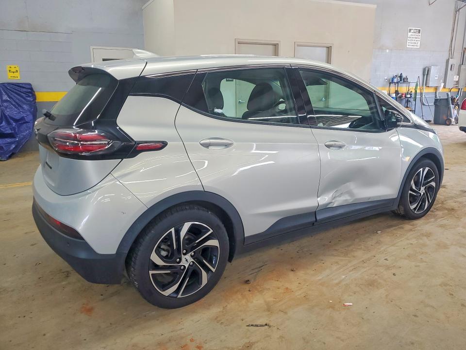 2023 Chevrolet Bolt VIN 1G1FX6S01P4136977 COPART salvage auction — SIDE, FL - DEALER ONLY CLEAN TITLE (P), sold $7,800 on 2026-09-29 (photo 3)