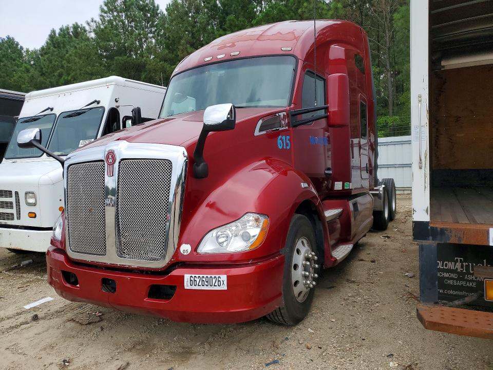 2016 Kenworth T680 VIN 1XKYDP9X3GJ483024 — COPART salvage auction photo