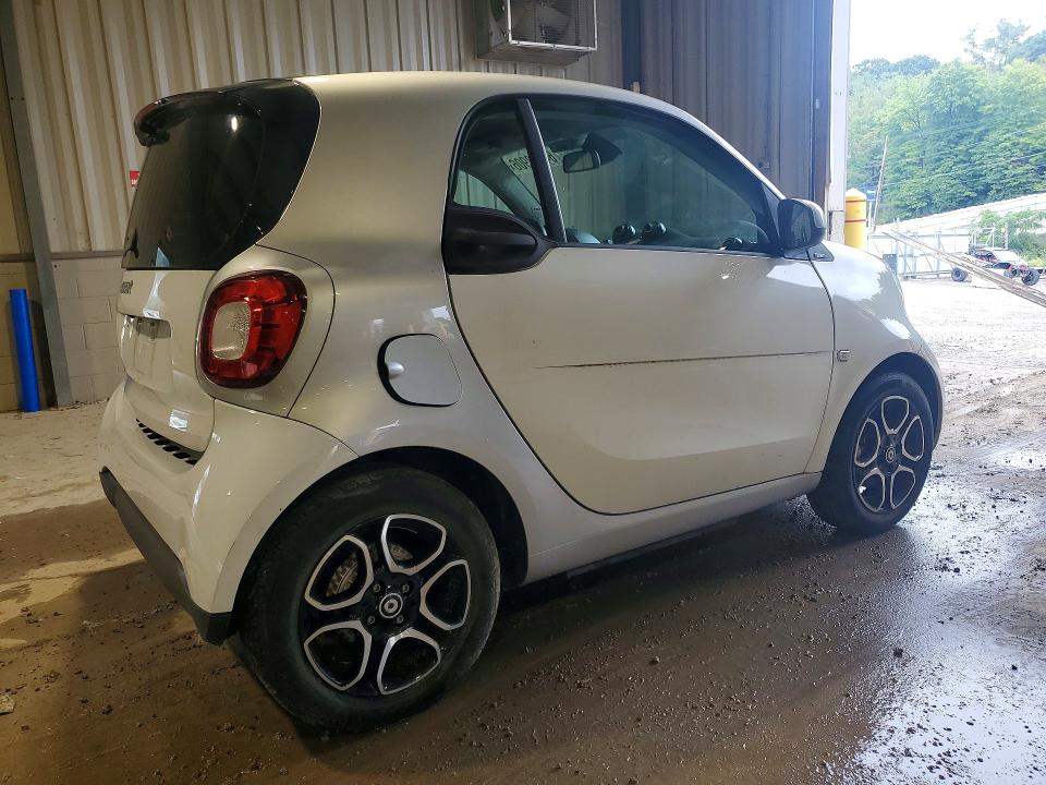 2018 Smart Fortwo VIN WMEFJ9BA5JK283701 COPART salvage auction — MECHANICAL, PA - CERT OF TITLE, sold $2,800 on 2026-08-19 (photo 3)