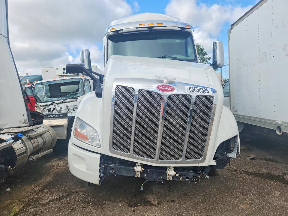 2020 Peterbilt 579 VIN 1XPBDP9X9LD675606 COPART salvage auction — ALL OVER, OH - CERT OF TITLE-SALVAGE, sold $7,600 on 2026-09-03 (photo 5)