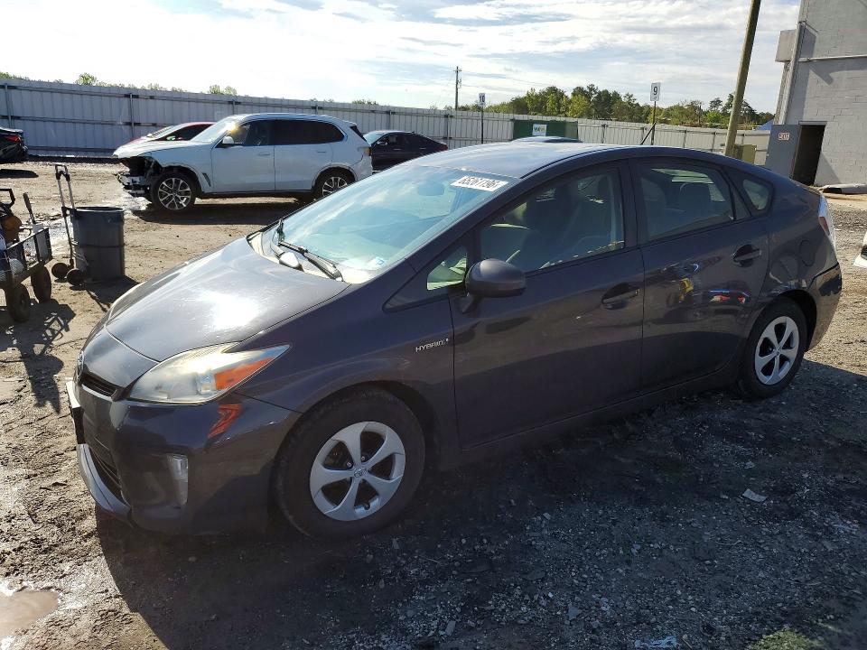 2013 Toyota Prius VIN JTDKN3DU3D5574688 COPART salvage auction — MINOR DENT/SCRATCHES, Va - Certificate Of Title, sold $2,200 on 2026-09-01 (photo 1)