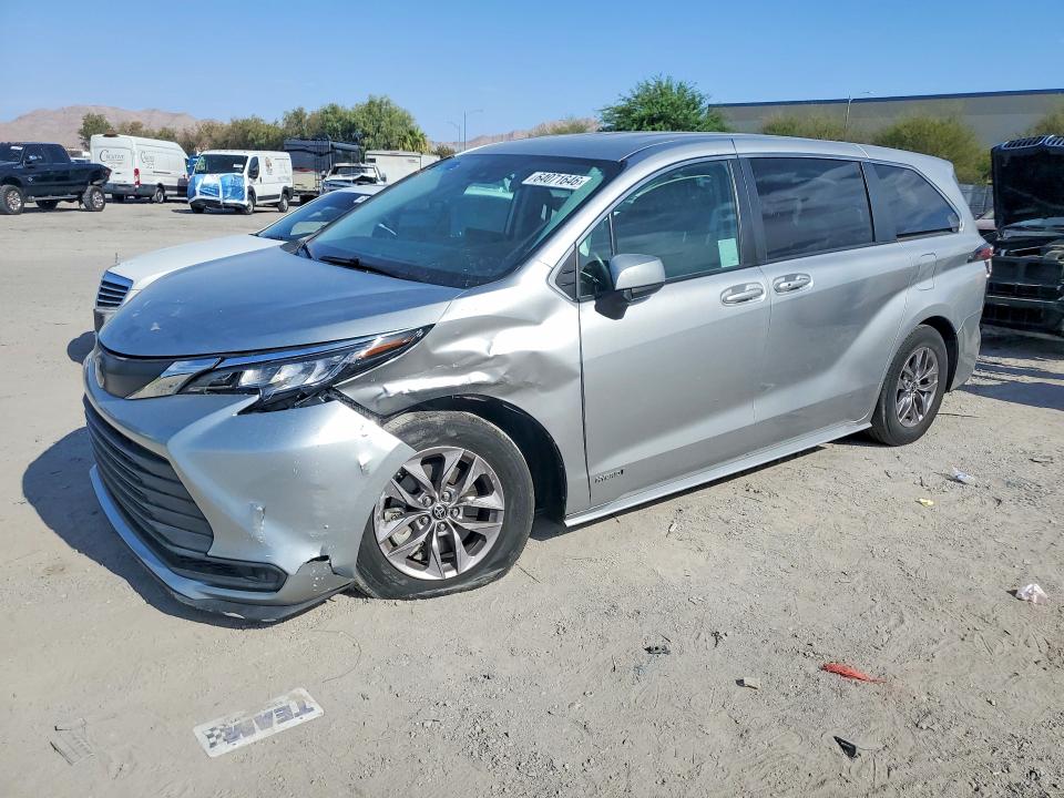 2021 Toyota Sienna VIN 5TDKRKECXMS046323 — COPART salvage auction photo