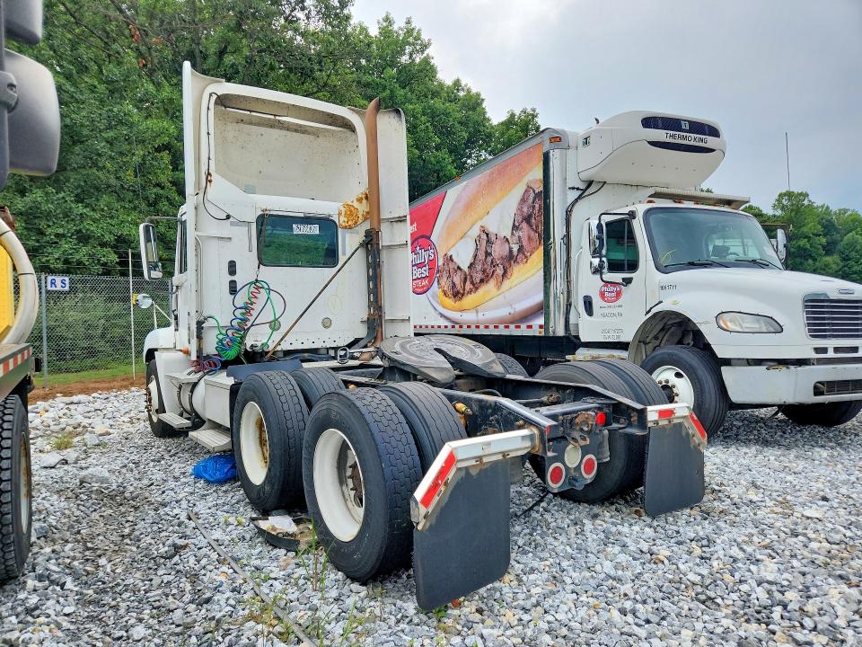 2009 Freightliner Conventional VIN 1FUJBBCK89LAF5242 COPART salvage auction — NORMAL WEAR, TN - CERTIFICATE OF TITLE, sold $2,050 on 2026-09-01 (photo 2)