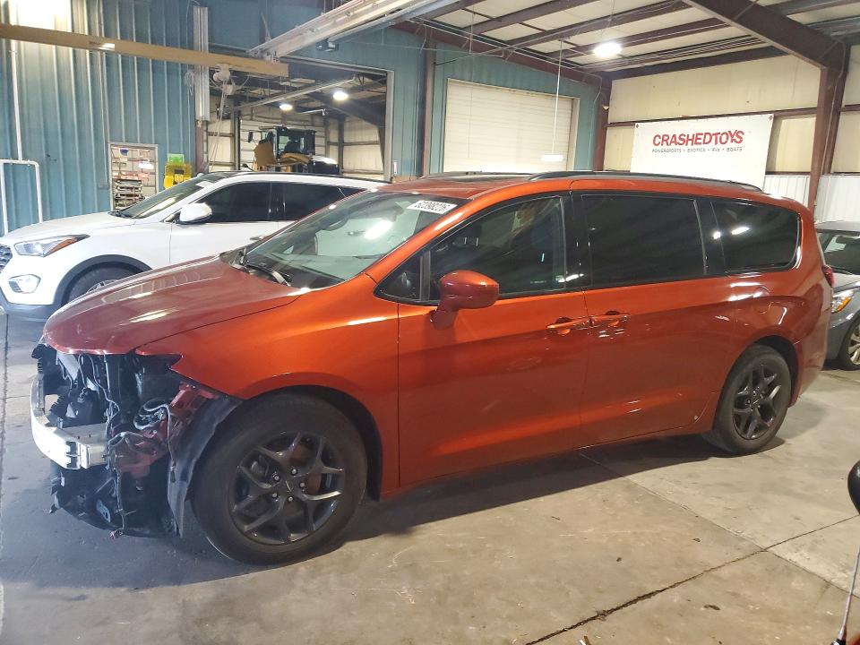 2018 Chrysler Pacifica VIN 2C4RC1EG1JR258254 — COPART salvage auction photo