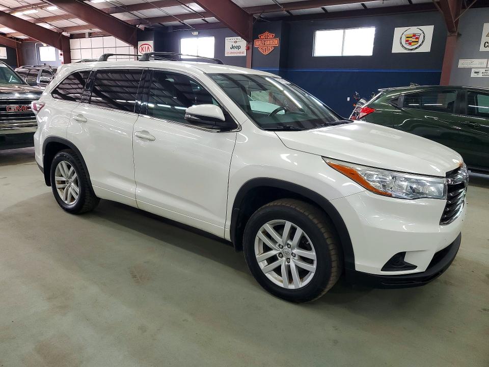 2015 Toyota Highlander VIN 5TDBKRFHXFS211474 COPART salvage auction — MINOR DENT/SCRATCHES, NY - CERTIFICATE OF TITLE (P), sold $7,400 on 2026-08-24 (photo 4)