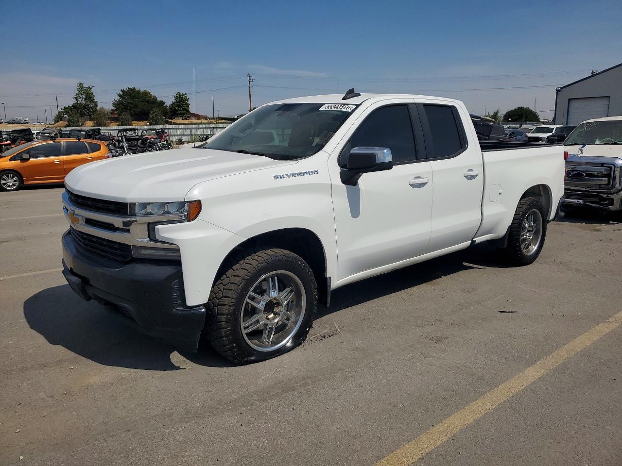 2020 Chevrolet Silverado 1500 VIN 1GCRYDED3LZ103657 — COPART salvage auction photo