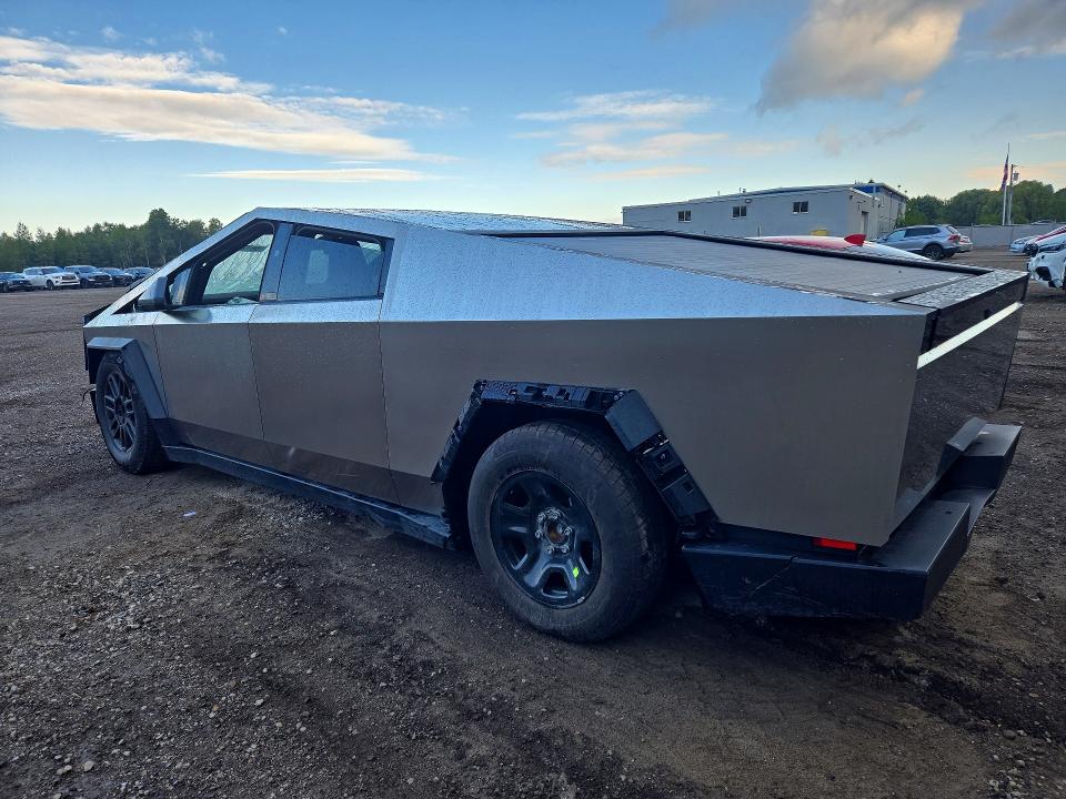 2025 Tesla Cybertruck VIN 7G2CEHEE8SA065579 COPART salvage auction — ALL OVER, ON - PERMIT SALVAGE, sold $27,000 on 2026-09-08 (photo 2)