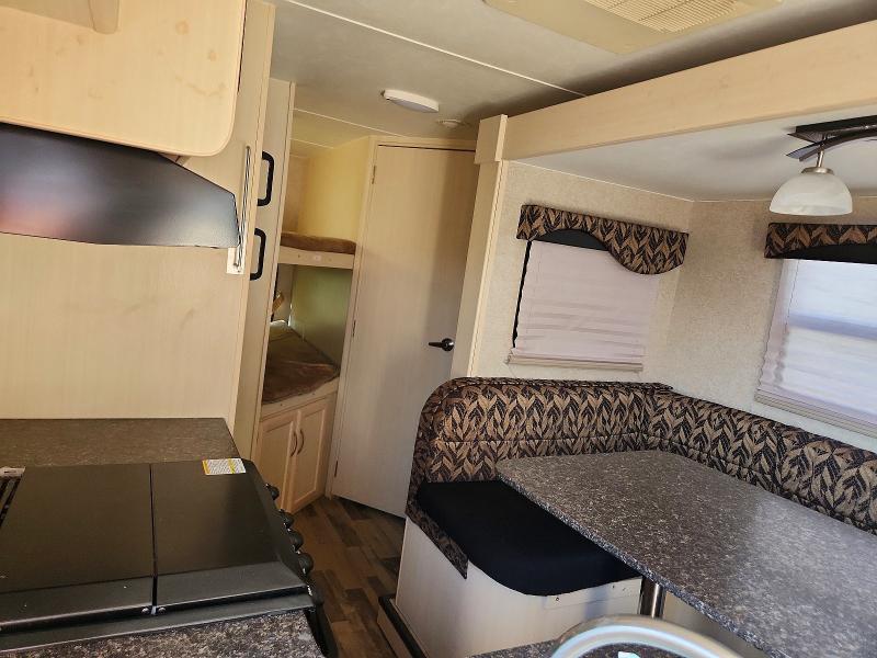 2017 Winnebago Minnie VIN 54CTM1R20H3033313 COPART salvage auction — WATER/FLOOD, TX - NONREPAIRABLE TITLE-FLOOD, sold $700 on 2026-10-08 (photo 6)