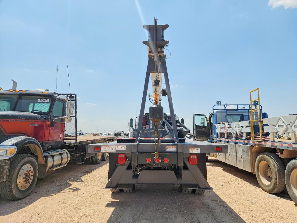 2023 Freightliner M2 VIN 3ALACWFB7PDUF8563 COPART salvage auction — MINOR DENT/SCRATCHES, TX - CERTIFICATE OF TITLE, sold $90,000 on 2026-09-01 (photo 6)