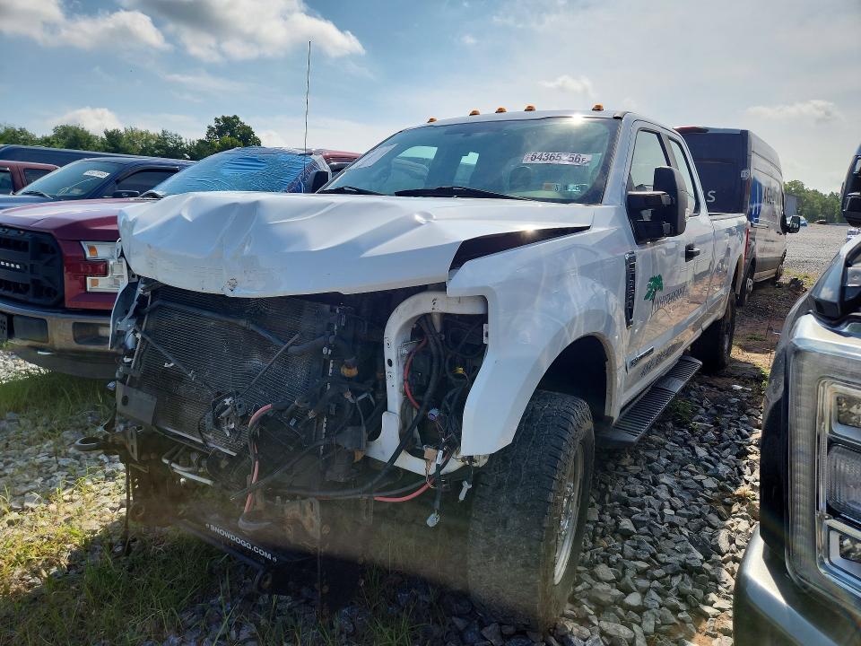 2017 Ford F350 VIN 1FT8X3BT9HEC17973 — COPART salvage auction photo