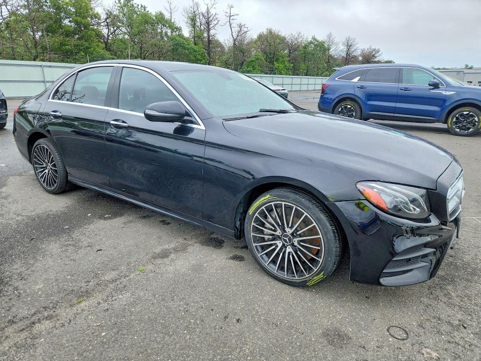 2017 Mercedes-benz E-klasse VIN WDDZF4KB4HA077655 COPART salvage auction — WATER/FLOOD, NY - MV907A-FLOOD SALVAGE, sold $1,950 on 2026-08-19 (photo 4)