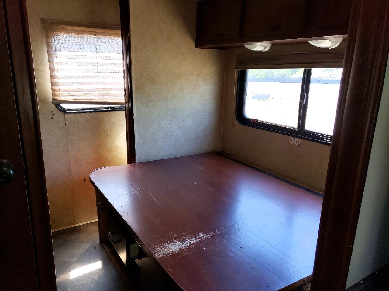 2014 Forest river Trailr VIN 1GB6G5CG8E1102647 COPART salvage auction — Mechanical, Sc - Salvage Title, sold $4,200 on 2026-09-15 (photo 9)
