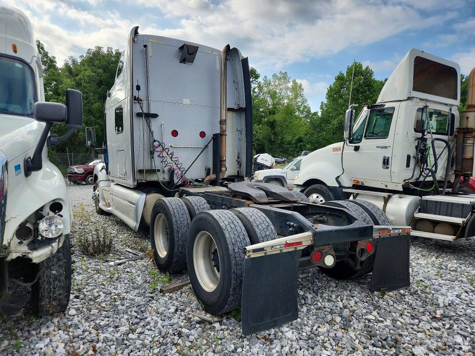 2005 Peterbilt 387 VIN 1XP7D49X55D859836 COPART salvage auction — FRONT END, PA - CERT OF TITLE (P), sold $200 on 2026-09-05 (photo 2)