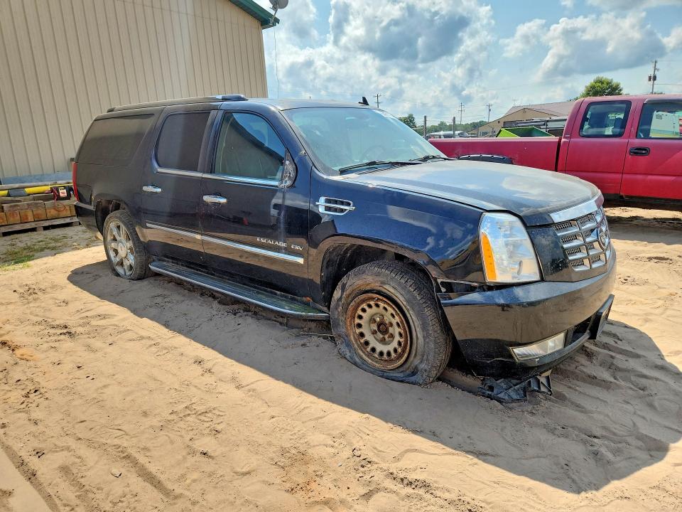 2010 Cadillac Escalade esv VIN 1GYUKHEF1AR239619 COPART salvage auction — MECHANICAL, MI - DEALER ONLY CLEAN TITLE, sold $3,500 on 2026-09-23 (photo 4)