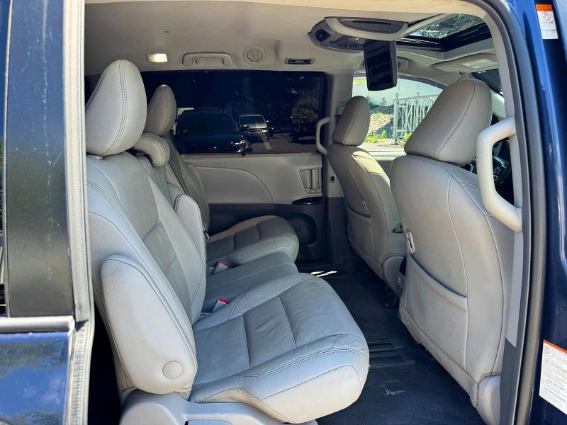 2018 Toyota Sienna VIN 5TDYZ3DC4JS950391 COPART salvage auction — MINOR DENT/SCRATCHES, Ny - Certificate Of Title, sold $9,300 on 2026-08-21 (photo 9)