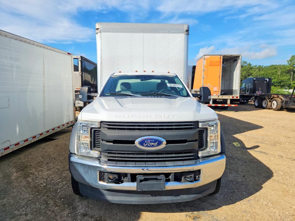 2018 Ford F550 VIN 1FDUF5HT7JEB41949 COPART salvage auction — MINOR DENT/SCRATCHES, Fl - Certificate Of Title, sold $9,500 on 2026-08-24 (photo 5)