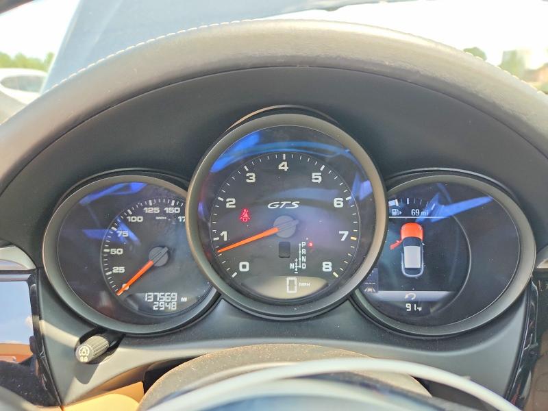 2017 Porsche Macan VIN WP1AG2A59HLB55323 COPART salvage auction — MINOR DENT/SCRATCHES, Sc - Certificate Of Title (P), sold $10,500 on 2026-08-28 (photo 9)