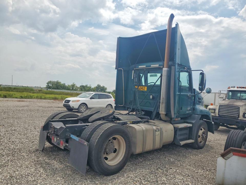 2017 Mack Cxu612 VIN 1M1AW01X7HM009720 COPART salvage auction — FRONT END, OK - CERTIFICATE OF TITLE (P), sold $1,550 on 2026-10-13 (photo 3)