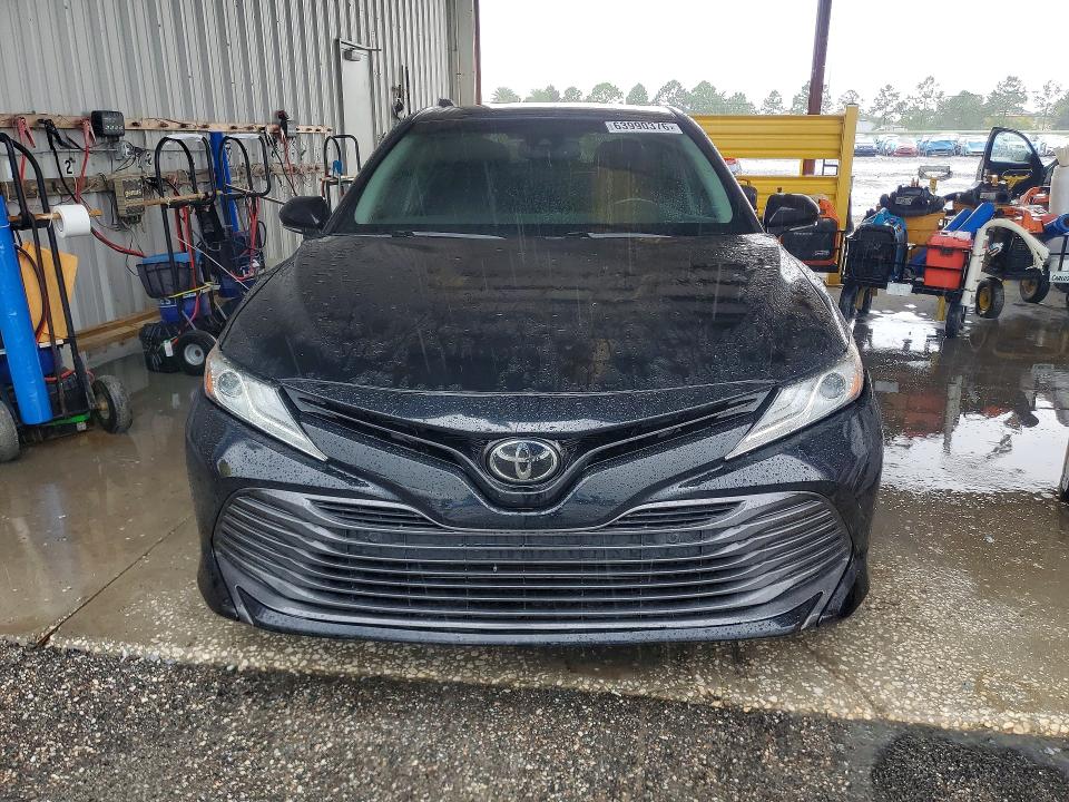2018 Toyota Camry VIN 4T1B11HK5JU112607 COPART salvage auction — MINOR DENT/SCRATCHES, Salvage Title, sold $7,100 on 2026-09-04 (photo 5)