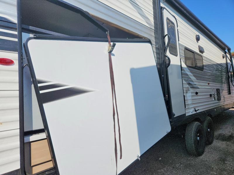 2026 Jay Jay flight VIN 1UJBC0BT9T16J0307 COPART salvage auction — ROLLOVER, CO - SALVAGE TITLE, sold $1,000 on 2026-09-10 (photo 9)