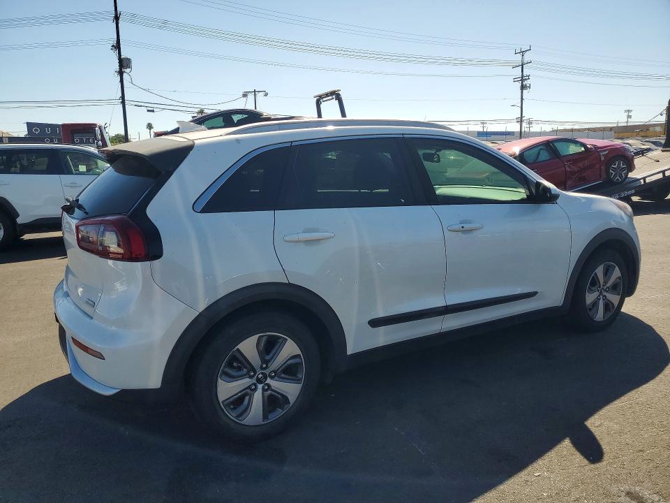 2019 Kia Niro VIN KNDCB3LC5K5300346 COPART salvage auction — MINOR DENT/SCRATCHES, Ca - Dis/Dlr/Exp Only Clean Title, sold $4,500 on 2026-08-22 (photo 3)