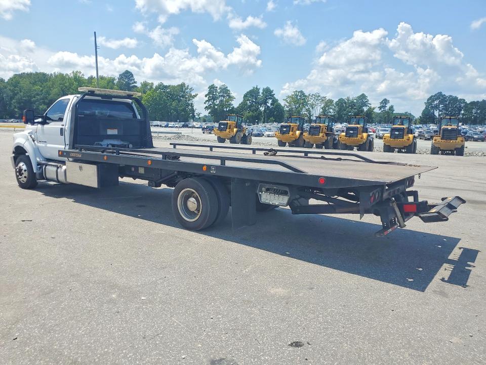 2016 Ford F-650 VIN 1FDNF6DC1GDA04536 COPART salvage auction — MINOR DENT/SCRATCHES, NC - DEALER ONLY CLEAN TITLE, sold $10,500 on 2026-08-31 (photo 2)