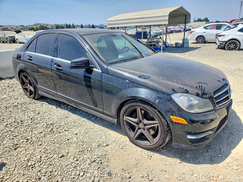 2014 Mercedes-benz C-klasse VIN WDDGF8AB8EG250604 COPART salvage auction — MINOR DENT/SCRATCHES, Salvage Title, sold $500 on 2026-08-18 (photo 4)