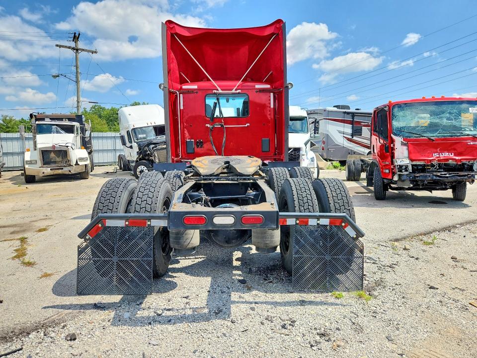 2021 Peterbilt 579 VIN 1XPBD49X6MD756093 COPART salvage auction — NORMAL WEAR, TN - CERTIFICATE OF TITLE, sold $13,900 on 2026-08-25 (photo 6)