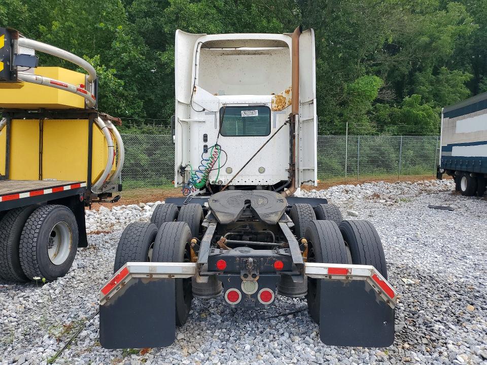 2009 Freightliner Conventional VIN 1FUJBBCK89LAF5242 COPART salvage auction — NORMAL WEAR, TN - CERTIFICATE OF TITLE, sold $2,050 on 2026-09-01 (photo 6)