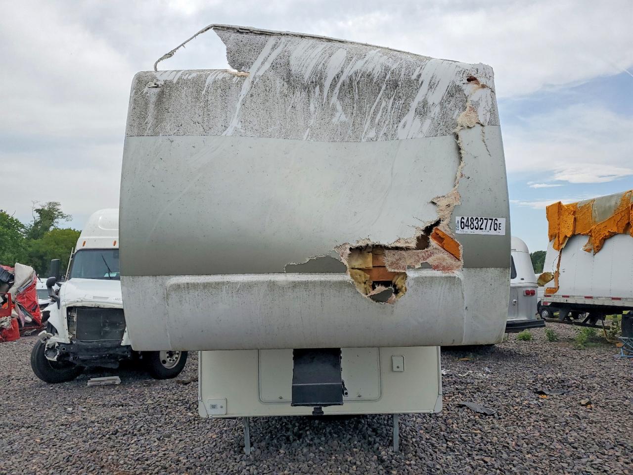 2003 Gulf stream Prairie schooner VIN 1NL1PFN2931061062 COPART salvage auction — Front End, Sc - Salvage Title, sold $275 on 2026-09-17 (photo 9)