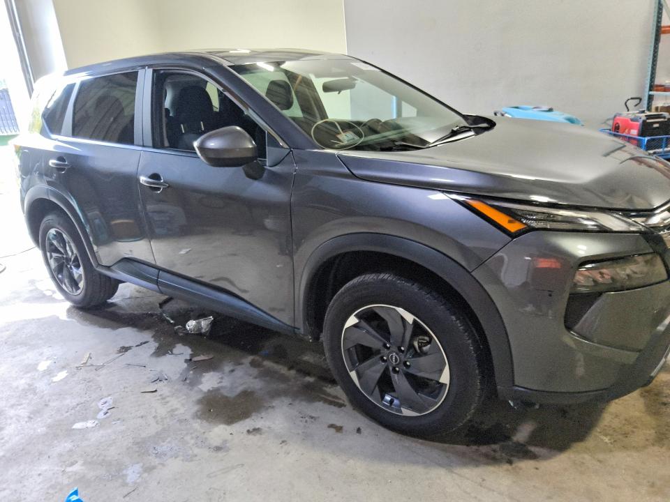 2024 Nissan Rogue VIN 5N1BT3BA5RC761119 COPART salvage auction — MECHANICAL, MA - CERTIFICATE OF TITLE, sold $8,800 on 2026-08-20 (photo 4)