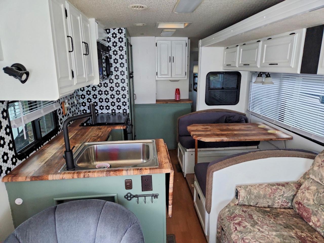 2002 Winnebago Brave VIN 1FCNF53S820A06050 COPART salvage auction — Water/Flood, PA - CERT OF SALVAGE-W=FLOOD VEH, sold $6,600 on 2026-09-18 (photo 6)