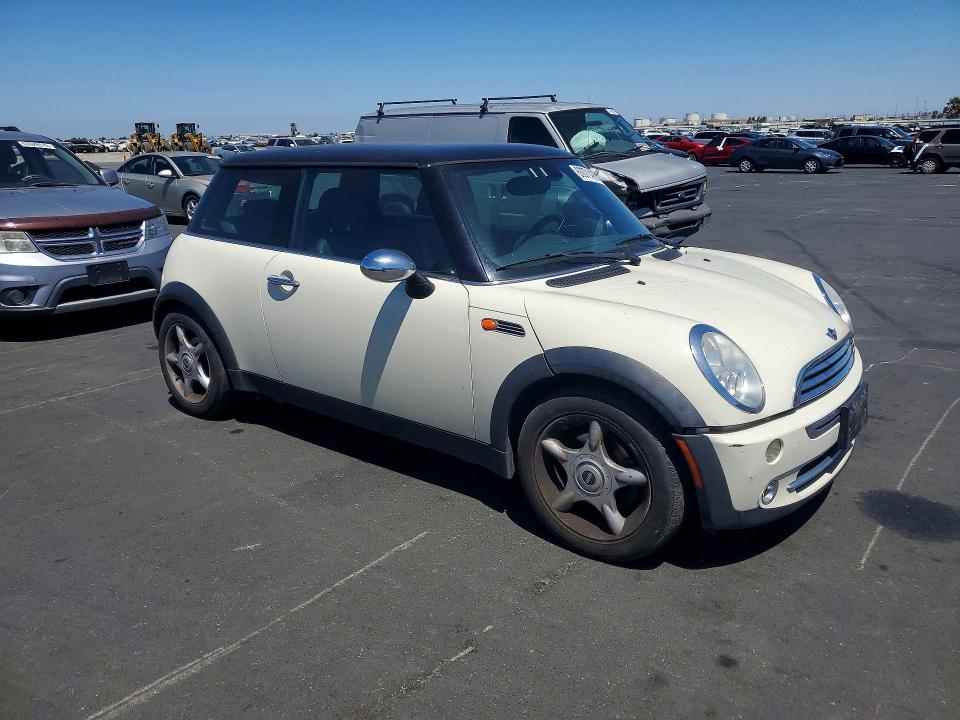 2005 Mini Cooper VIN WMWRC334X5TJ68679 COPART salvage auction — FRONT END, Ca - Salvage Certificate, sold $400 on 2026-08-10 (photo 4)