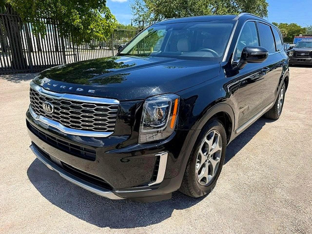 2020 Kia Telluride VIN 5XYP3DHC3LG005381 — COPART salvage auction photo