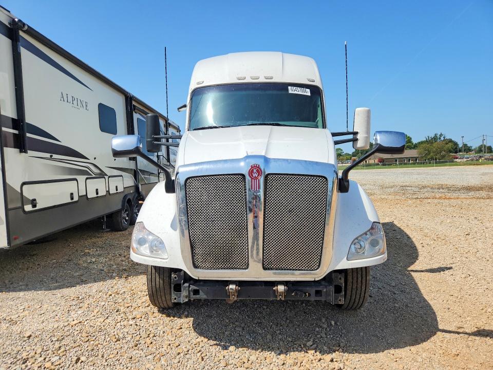 2019 Kenworth T680 VIN 1XKYDP9X1KJ239378 COPART salvage auction — NORMAL WEAR, AL - CERTIFICATE OF TITLE, sold $0 on 2026-09-23 (photo 5)