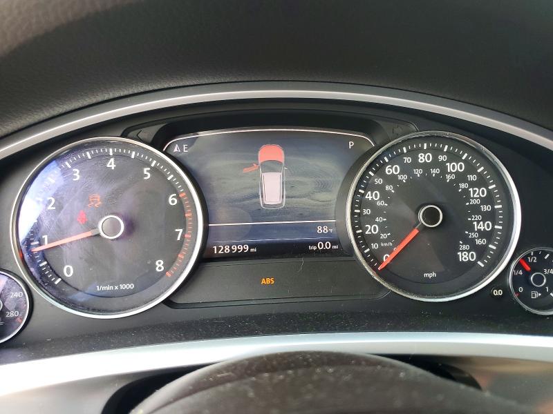 2011 Volkswagen Touareg VIN WVGFF9BP4BD005832 COPART salvage auction — MINOR DENT/SCRATCHES, Tx - Certificate Of Title, sold $3,500 on 2026-08-13 (photo 9)